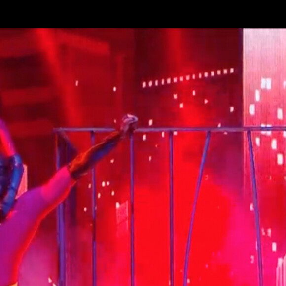Ladji Doucouré et Inès VanDamme, accompagnés de Cassandre et Robine-André, dans l'émission "Danse avec les stars 10". TF1. Le 26 octobre 2019.