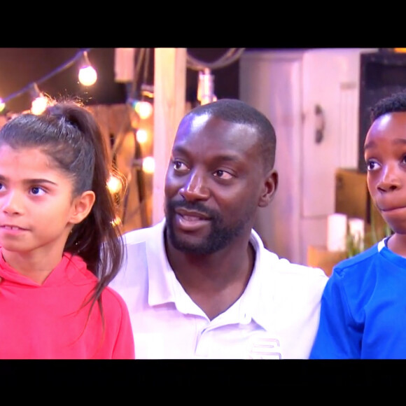 Ladji Doucouré et Inès VanDamme, accompagnés de Cassandre et Robine-André, dans l'émission "Danse avec les stars 10". TF1. Le 26 octobre 2019.