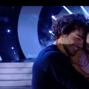 Elsa Esnoult et Anthony Colette, accompagnés de Mila, dans l'émission "Danse avec les stars 10". TF1. Le 26 octobre 2019.
