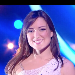 Elsa Esnoult et Anthony Colette, accompagnés de Mila, dans l'émission "Danse avec les stars 10". TF1. Le 26 octobre 2019.