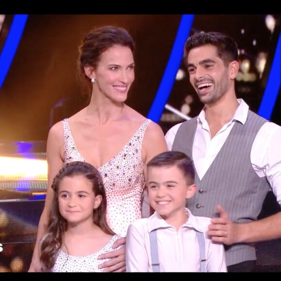 Linda Hardy et Christophe Licata, accompagnés de Léna et Valentin, dans l'émission "Danse avec les stars 10". TF1. Le 26 octobre 2019.