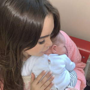 Nabilla Benattia fait un câlin à son fils Milann, Snapchat, octobre 2019