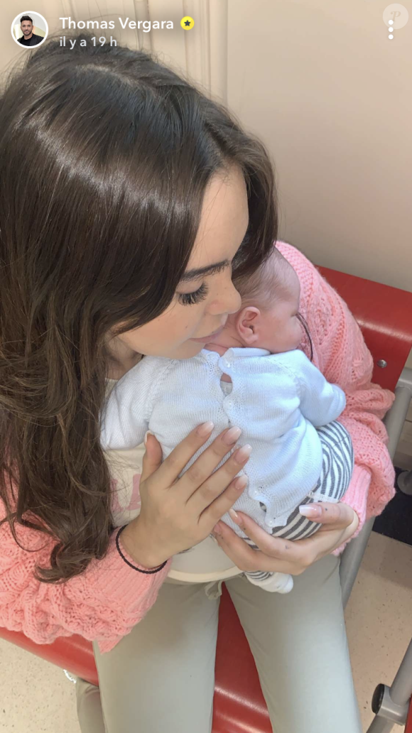 Nabilla Benattia fait un câlin à son fils Milann, Snapchat, octobre 2019