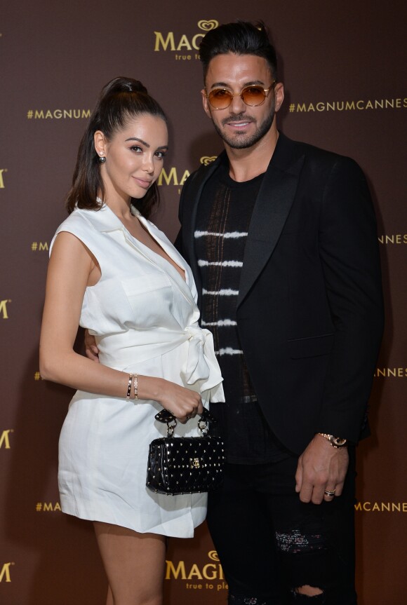 Nabilla Benattia et son mari Thomas Vergara au photocall de l'after party "Magnum x Rita Ora" sur la plage privé Magnum lors du 72e Festival International du Film de Cannes, France,le 16 mai 2019. © Veeren/Bestimage