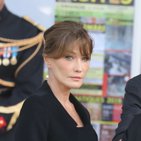 Carla Bruni Sarkozy - Arrivées en l'église Saint-Sulpice pour les obsèques de l'ancien président de la République Jacques Chirac à Paris. Un service solennel sera présidé par le président de la République. Le 30 septembre 2019 © Dominique Jacovides / Bestimage