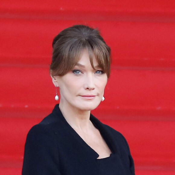 Carla Bruni Sarkozy - Arrivées en l'église Saint-Sulpice pour les obsèques de l'ancien président de la République Jacques Chirac à Paris. Un service solennel sera présidé par le président de la République. Le 30 septembre 2019 © Dominique Jacovides / Bestimage