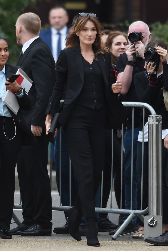 Carla Bruni-Sarkozy - Arrivée des people au défilé Burberry 2019 lors de la fashion week à Londres, le 16 septembre 2019.