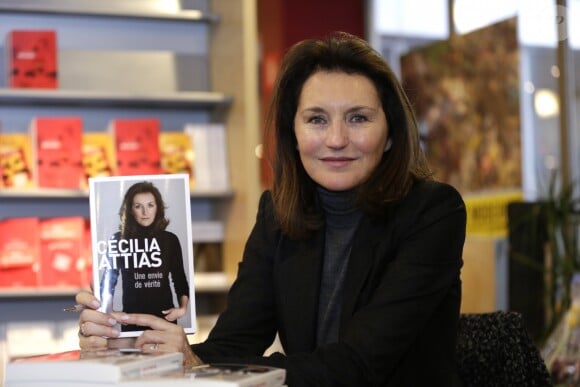 Cécilia Attias présente son livre "Une Envie de Verite" lors d'une seance de dédicaces a la librairie Filigrannes à Bruxelles en Belgique le 6 décembre 2013.