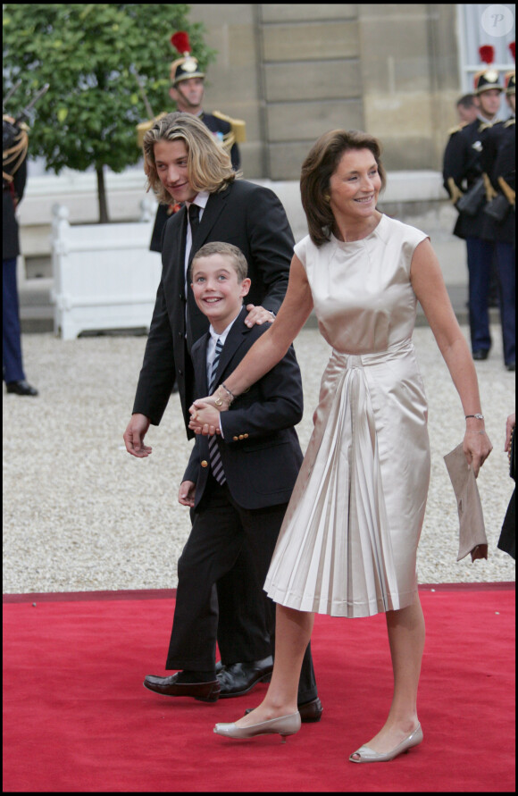 Pierre Sarkozy, Louis Sarkozy et Cécilia Sarkozy - Passation de pouvoir entre Jacques Chirac et Nicolas Sarkozy à l'Elysée le 16 mai 2007.