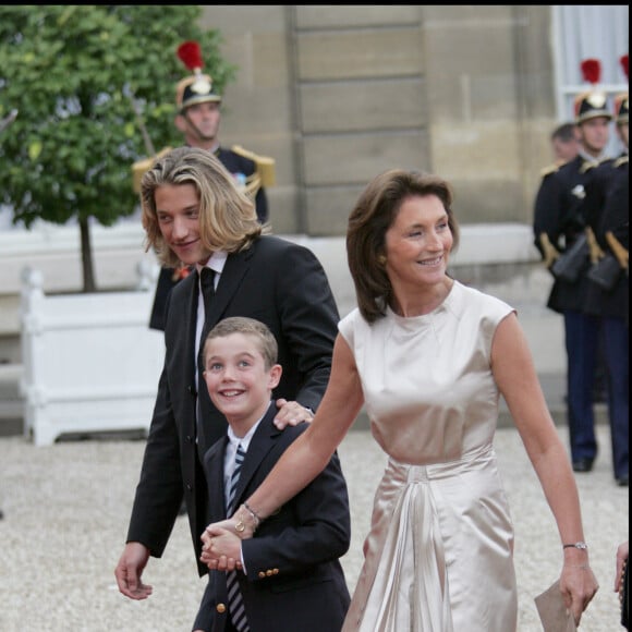 Pierre Sarkozy, Louis Sarkozy et Cécilia Sarkozy - Passation de pouvoir entre Jacques Chirac et Nicolas Sarkozy à l'Elysée le 16 mai 2007.