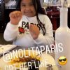 Matt Pokora avec Violet, la fille de M. Pokora, au restaurant "Nolita" à Paris le 24 octobre 2019.