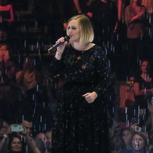 La diva Adele à la Bridgestone Arena de Nashville, le 16 octobre 2016