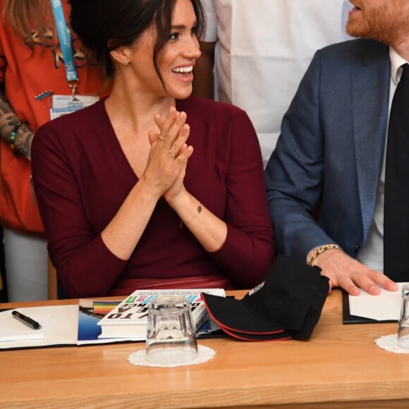 Meghan Markle, duchesse de Sussex, et le prince Harry participaient à une réunion sur l'égalité des genres avec les membres du Queen's Commonwealth Trust (dont elle est vice-présidente) et du sommet One Young World au château de Windsor, le 25 octobre 2019.