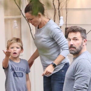 Ben Affleck et Jennifer Garner sont de sortie avec leurs enfants Samuel et Seraphina à Los Angeles, le 27 octobre 2019.