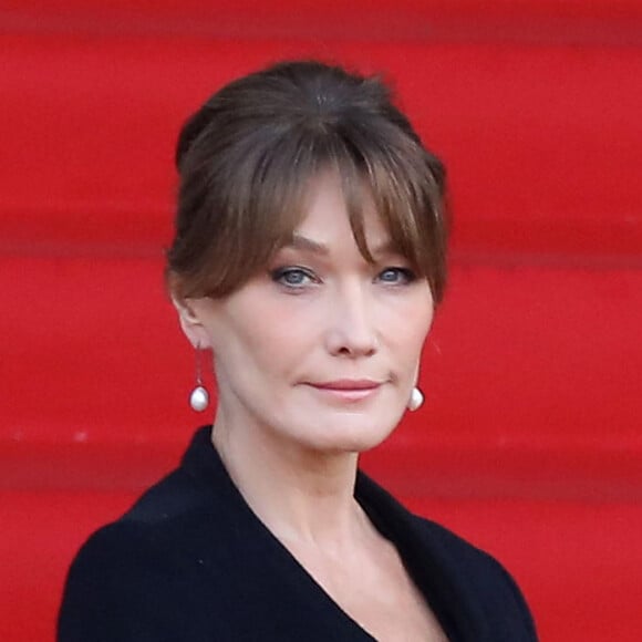 Carla Bruni Sarkozy - Arrivées en l'église Saint-Sulpice pour les obsèques de l'ancien président de la République Jacques Chirac à Paris. © Dominique Jacovides / Bestimage