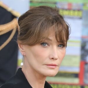 Carla Bruni Sarkozy - Arrivées en l'église Saint-Sulpice pour les obsèques de l'ancien président de la République Jacques Chirac à Paris. Le 30 septembre 2019 © Dominique Jacovides / Bestimage