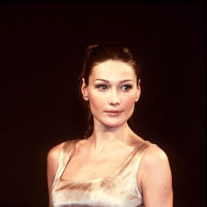 Carla Bruni au défilé Victor Alfaro le 16 avril 1994 à New York 