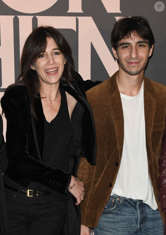 Ben Attal sa mère Charlotte Gainsbourg - Avant-première du film "Mon chien Stupide" au cinéma UGC Normandie à Paris, le 22 octobre 2019. © Coadic Guirec/Bestimage