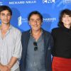 Ben Attal avec ses parents Yvan Attal et Charlotte Gainsbourg lors du photocall de la 12e édition du festival du Film Francophone d'Angoulême, France, le 20 août 2019. © Coadic Guirec/Bestimage