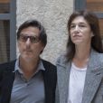 Yvan Attal et sa compagne Charlotte Gainsbourg lors d'une rencontre presse à Lyon, France, le 30 septembre 2019. ©Sandrine Thesillat/Panoramic/Bestimage