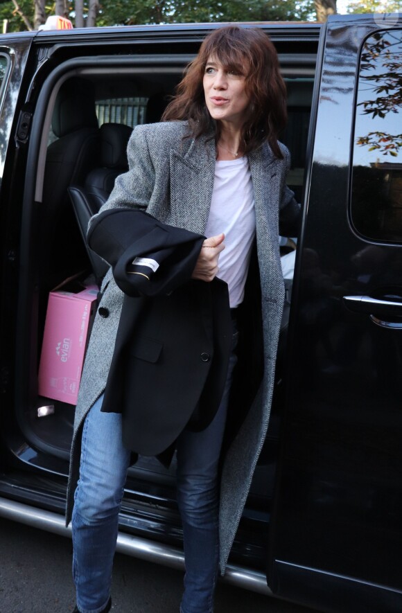 Charlotte Gainsbourg - Arrivées des people pour l'enregistrement de l'émission "Vivement dimanche" à Paris le 2 octobre 2019.