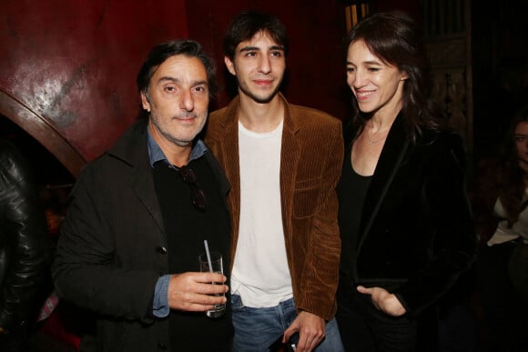Charlotte Gainsbourg, Yvan Attal et leur fils Ben Attal à l'After Party du film "Mon chien Stupide". Paris. Le 22 octobre 2019.