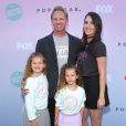 Ian Ziering, sa femme Erin Kristine Ludwig, et leurs filles Mia Loren Ziering et Penna Mae Ziering - Les acteurs de la série "Beverly Hills 90210" au Peach Pit Pop-UP à Los Angeles. Le 3 août 2019.