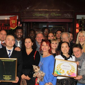 Exclusif - Mr & Mme Cai Ping Pel, Jean-Eric Duluc, Nathalie Laville, Jean-Barthelemy Bokassa, Pascal Soetens et son amie Charlotte, Michel Chevalet, - Soirée de remise des baguettes d'or au restaurant "Le mandarin dunois" à Paris le 30 octobre 2019. © Philippe Baldini/Bestimage