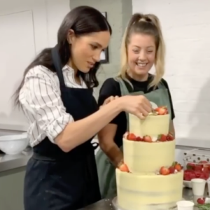 Meghan Markle, duchesse de Sussex, lors d'une visite à la boulangerie Luminary à Londres la dernière semaine d'octobre 2019. Capture d'écran d'une vidéo Instagram du compte Sussex Royal.