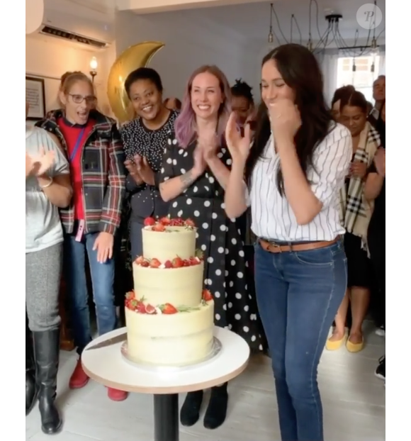Meghan Markle, duchesse de Sussex, lors d'une visite à la boulangerie Luminary à Londres la dernière semaine d'octobre 2019. Capture d'écran d'une vidéo Instagram du compte Sussex Royal.