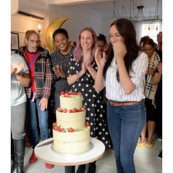 Meghan Markle, duchesse de Sussex, lors d'une visite à la boulangerie Luminary à Londres la dernière semaine d'octobre 2019. Capture d'écran d'une vidéo Instagram du compte Sussex Royal.