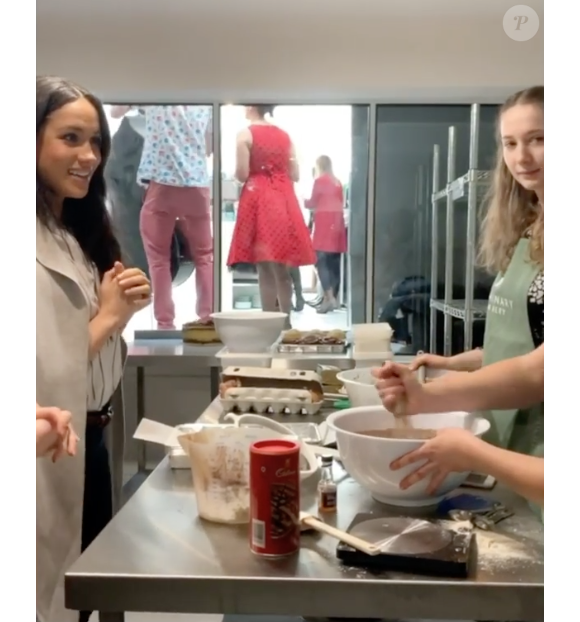 Meghan Markle, duchesse de Sussex, lors d'une visite à la boulangerie Luminary à Londres la dernière semaine d'octobre 2019. Capture d'écran d'une vidéo Instagram du compte Sussex Royal.