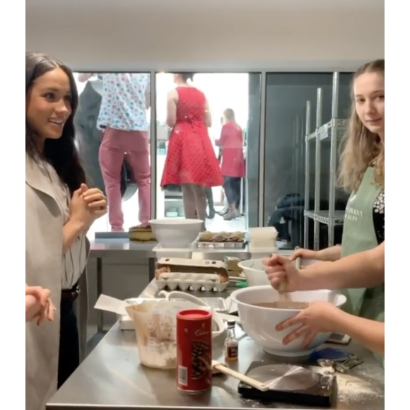 Meghan Markle, duchesse de Sussex, lors d'une visite à la boulangerie Luminary à Londres la dernière semaine d'octobre 2019. Capture d'écran d'une vidéo Instagram du compte Sussex Royal.