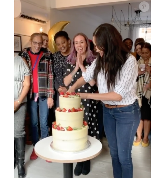 Meghan Markle, duchesse de Sussex, lors d'une visite à la boulangerie Luminary à Londres la dernière semaine d'octobre 2019. Capture d'écran d'une vidéo Instagram du compte Sussex Royal.