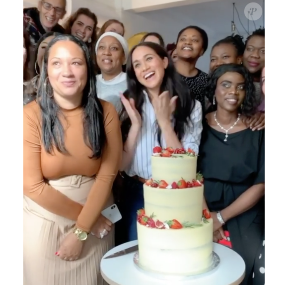 Meghan Markle, duchesse de Sussex, lors d'une visite à la boulangerie Luminary à Londres la dernière semaine d'octobre 2019. Capture d'écran d'une vidéo Instagram du compte Sussex Royal.