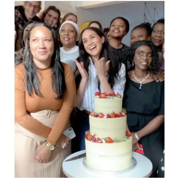Meghan Markle, duchesse de Sussex, lors d'une visite à la boulangerie Luminary à Londres la dernière semaine d'octobre 2019. Capture d'écran d'une vidéo Instagram du compte Sussex Royal.