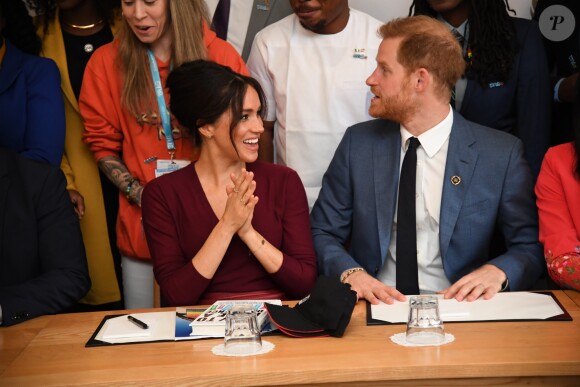 Le prince Harry et Meghan Markle, duchesse de Sussex, participent à une réunion sur l'égalité des genres avec les membres du Queen's Commonwealth Trust (dont elle est vice-présidente) et du sommet One Young World au château de Windsor, le 25 octobre 2019.