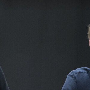Le prince Harry, duc de Sussex, rencontre des athlètes en fauteuil roulant alors qu'il visite la Nippon Foundation Para Arena à Tokyo au Japon, le 2 novembre 2019.