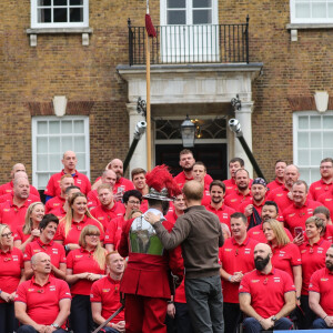 Le prince Harry, duc de Sussex, rencontre l'équipe représentant l'Angleterre aux Invictus Games 2019 à La Haye à Londres, le 29 octobre 2019.