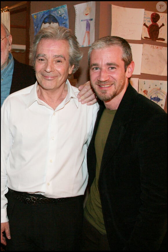 Exclusif - Pierre Arditi et son fils Frédéric, né de son mariage passé avec la comédienne Florence Giorgetti, au théâtre Edouard VII à Paris en mai 2008.