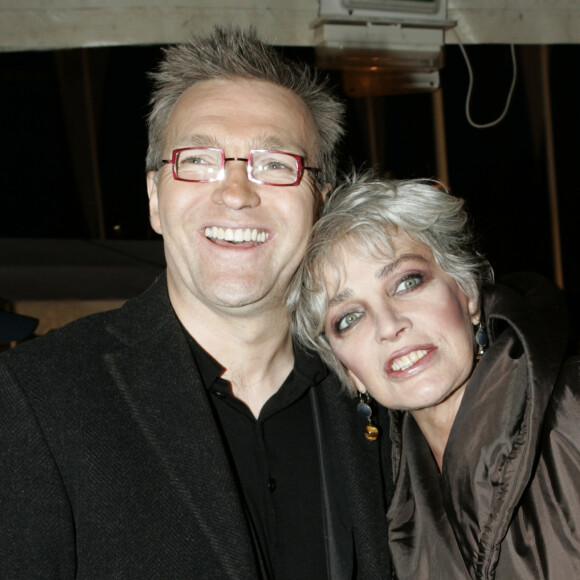 Laurent Ruquier et Marie Laforêt - Générale du spectacle "Saltimbanco" du Cirque du soleil. Boulogne Billancourt. Le 7 avril 2005.