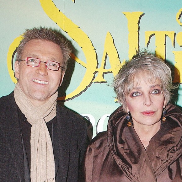 Laurent Ruquier et Marie Laforêt - Générale du spectacle "Saltimbanco" du Cirque du soleil. Boulogne Billancourt. Le 7 avril 2005. @Giancarlo Gorassini/ABACA.