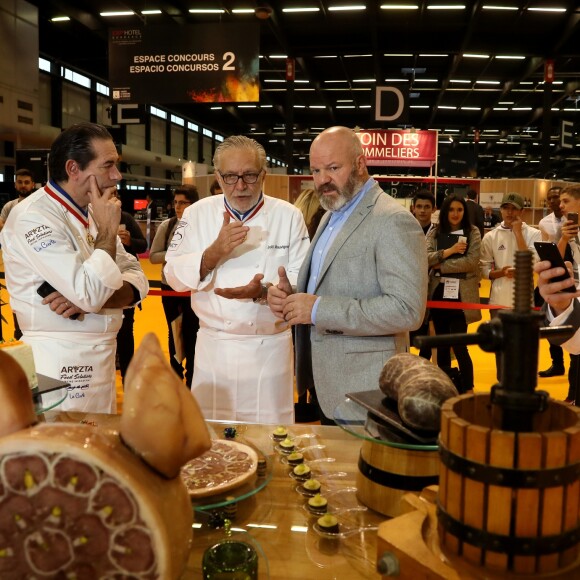 Exclusif - Le chef Joël Mauvigney - Le chef Philippe Etchebest fait le tour du salon "Exp'Hotel" à Bordeaux le 20 novembre 2017 © Patrick Bernard/ Bestimage
