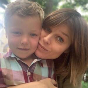 Eva Herzigova et son fils Edward. Juillet 2019.
