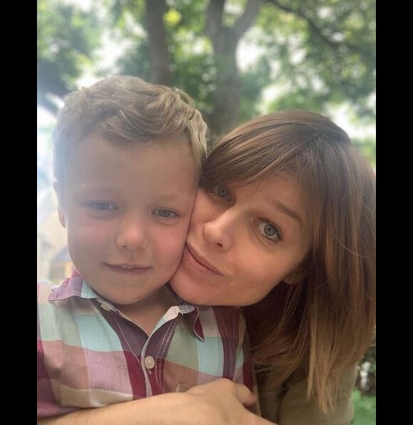 Eva Herzigova et son fils Edward. Juillet 2019.
