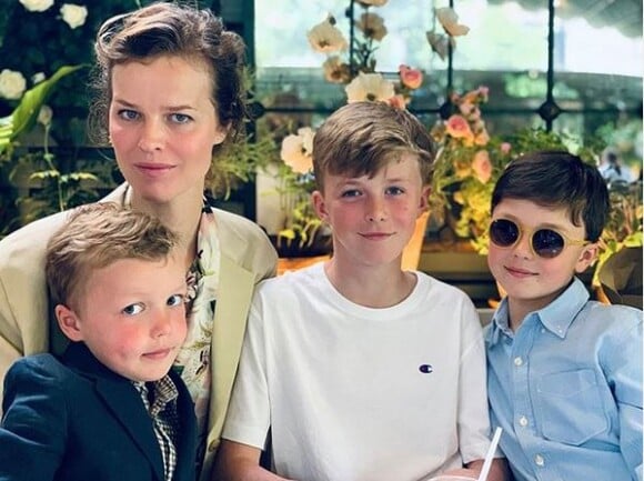 Eva Herzigova et ses fils Edward, George et Philipe. Juin 2019.