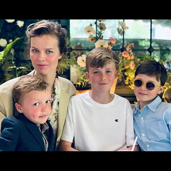 Eva Herzigova et ses fils Edward, George et Philipe. Juin 2019.