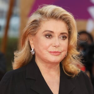 Catherine Deneuve à la première de "Music of My Life", suivi d'un hommage rendu aux 25 ans de la compétition lors du 45ème Festival du Cinéma Américain de Deauville, le 7 septembre 2019. © Denis Guignebourg/Bestimage