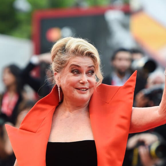 Catherine Deneuve lors de la projection du film "La Vérité" lors de la cérémonie d'ouverture du 76ème festival du film de Venise, la Mostra, sur le Lido au Palais du cinéma de Venise, Italie, le 28 août 2019.