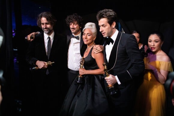 Andrew Wyatt, Anthony Rossomando, Lady Gaga et Mark Ronson - Backstage de la 91e Cérémonie des Oscars au Dolby Theatre à Los Angeles. Le 24 février 2019.
